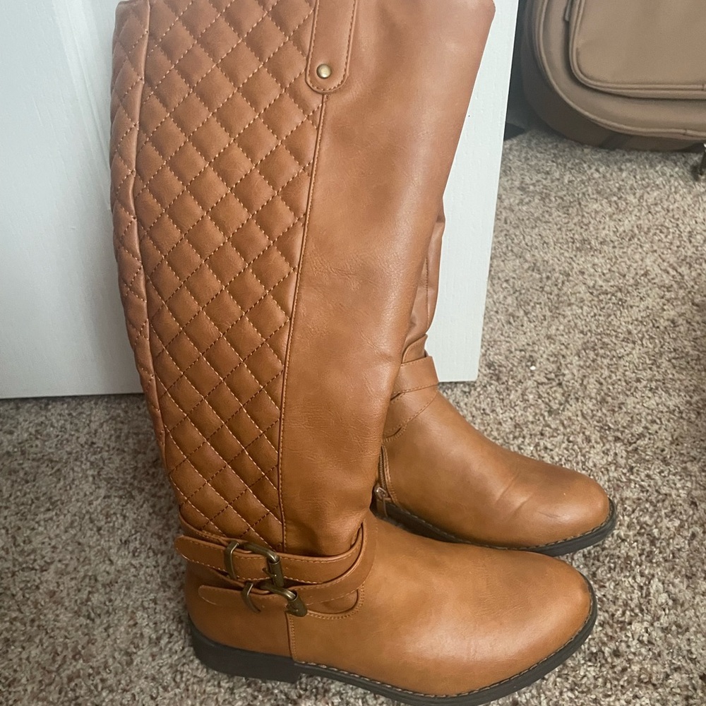 Quilted Knee High Riding Boots - Picture 4 of 8